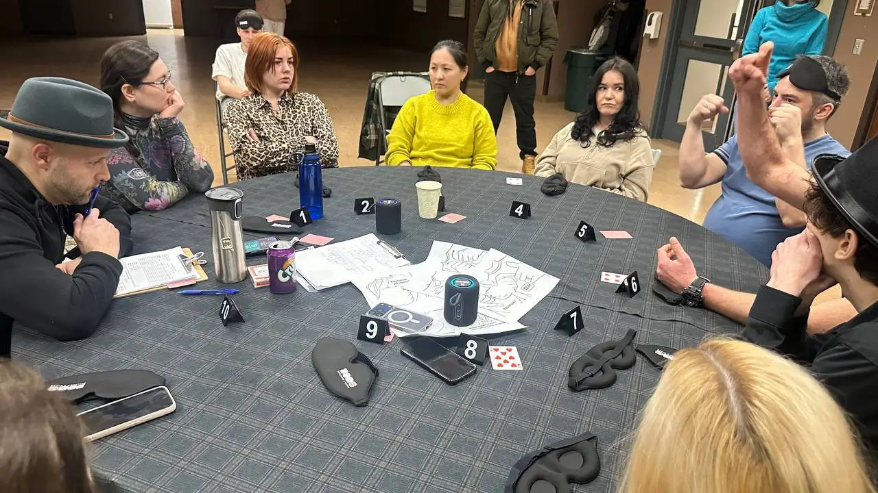 Игроки за столом